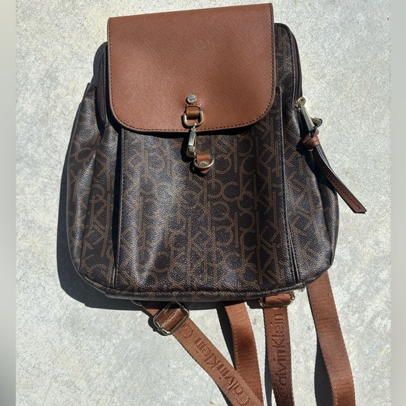 calvin klein backpack purse bag tote leather Women's Elaine Signature Key Item Flap Backpack, Brown/Khaki/Luggage Saffiano, One Size : Clothing, Shoes & Jewelry 100% polyester Klein Jeans Calvin Klein Men's